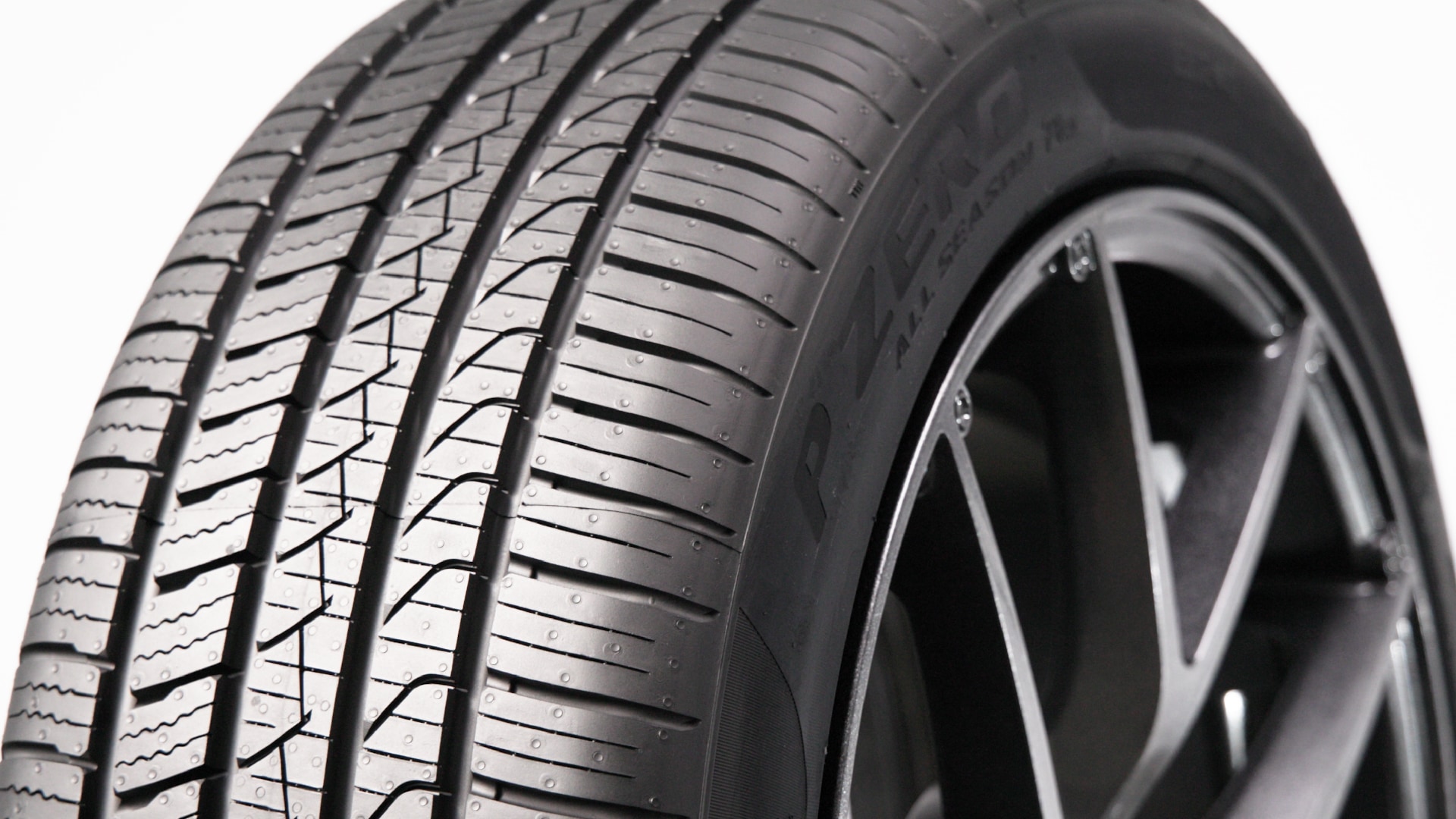 Pirelli P Zero All Season Plus Elect